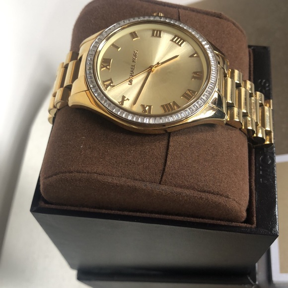 Michael Kors Unisex Gold Watch - Picture 5 of 6